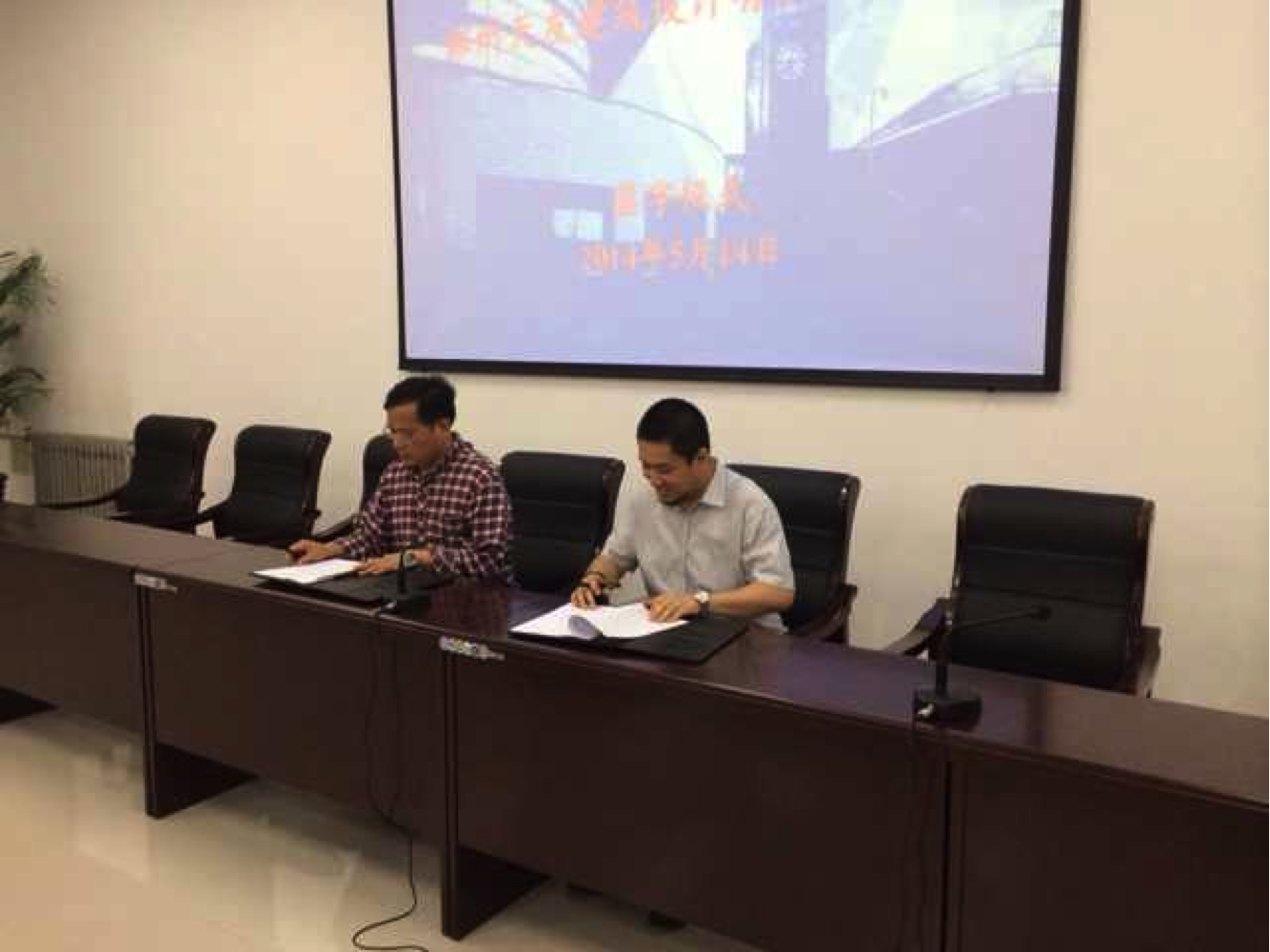 說明: http://m.yiiiy.cn/uploads/allimg/140902/1-140Z22102312J.JPG